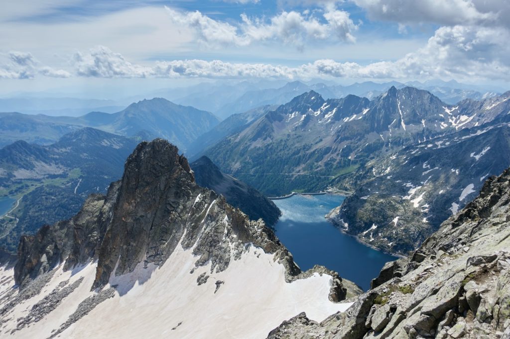 visiter les-pyrenees-en-hiver